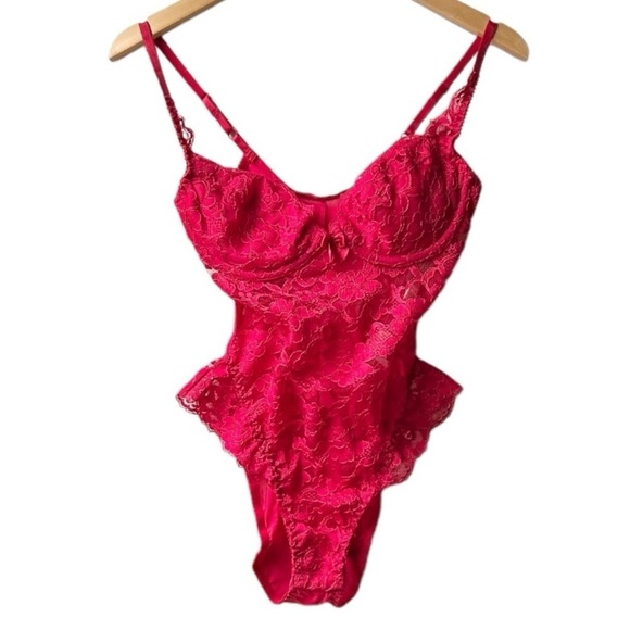 NWT Vintage Victoria's Secret Gold Label Red Lace Bodysuit Size 36C - Picture 4 of 15